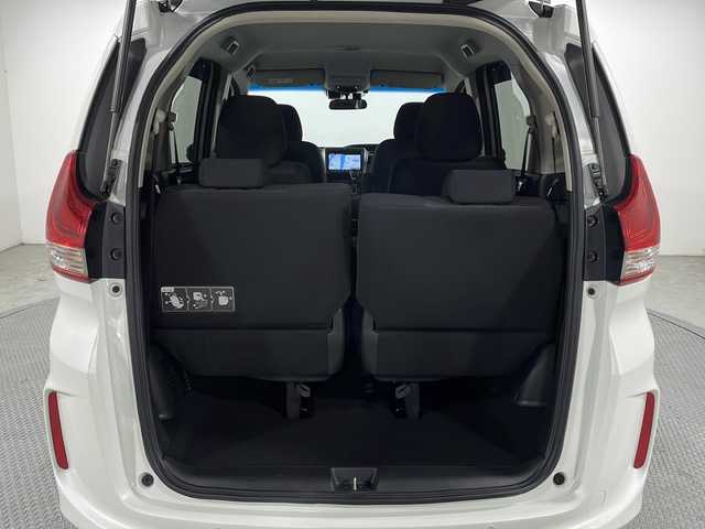 ホンダ フリード G ブラックスタイル 広島県 2023(令5)年 2.9万km プラチナホワイトパール 純正９型ナビ　/両側パワースライドドア　/シートヒーター　/レーダークルーズコントロール　/バックカメラ　/フルセグ　/レーンキープアシスト　/オートライト　/衝突軽減　/コーナーセンサー　/ETC　/ドライブレコーダー/純正１５インチアルミホイール(185/65/R15)/エアバック（運転席/助手席）