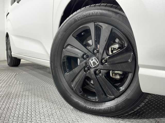 ホンダ フリード G ブラックスタイル 広島県 2023(令5)年 2.9万km プラチナホワイトパール 純正９型ナビ　/両側パワースライドドア　/シートヒーター　/レーダークルーズコントロール　/バックカメラ　/フルセグ　/レーンキープアシスト　/オートライト　/衝突軽減　/コーナーセンサー　/ETC　/ドライブレコーダー/純正１５インチアルミホイール(185/65/R15)/エアバック（運転席/助手席）