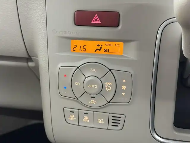 スズキ ラパン S セレクション 三重県 2017(平29)年 4.5万km ブリスクブルーメタリック/ホワイト2トーンルーフ ガソリン/FF/インパネCVT/ストラーダ 7インチナビ CN-RE04D/（FM/AM/SD/iPod/TV/USB/Bluetooth/MEMORY MUSIC/CD/DVD/VTR）/バックカメラ/ドライブレコーダー 前方/ETC/安全/・レーダーブレーキサポート/・誤発進抑制機能/・ESP/・ABS/装備/・シートヒーター（D/N）/・オートライト/・ディスチャージヘッドランプ（HID・キセノン）/・オートエアコン/・ステアリングスイッチ/・電動格納ドアミラー/・パワーステアリング/・全ドアパワーウインドウ/・プッシュスタート/・スマートキーx2/・純正ホイールキャップ＋14インチスチールホイール/・ベンチシート/・2トーンカラー『ブリスクブルーメタリック/ホワイト2トーンルーフ［DRT］』/など