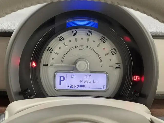 スズキ ラパン S セレクション 三重県 2017(平29)年 4.5万km ブリスクブルーメタリック/ホワイト2トーンルーフ ガソリン/FF/インパネCVT/ストラーダ 7インチナビ CN-RE04D/（FM/AM/SD/iPod/TV/USB/Bluetooth/MEMORY MUSIC/CD/DVD/VTR）/バックカメラ/ドライブレコーダー 前方/ETC/安全/・レーダーブレーキサポート/・誤発進抑制機能/・ESP/・ABS/装備/・シートヒーター（D/N）/・オートライト/・ディスチャージヘッドランプ（HID・キセノン）/・オートエアコン/・ステアリングスイッチ/・電動格納ドアミラー/・パワーステアリング/・全ドアパワーウインドウ/・プッシュスタート/・スマートキーx2/・純正ホイールキャップ＋14インチスチールホイール/・ベンチシート/・2トーンカラー『ブリスクブルーメタリック/ホワイト2トーンルーフ［DRT］』/など