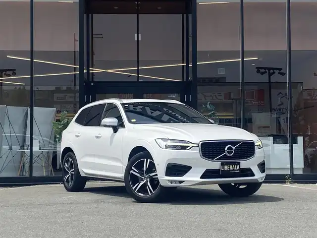 ボルボ ＸＣ６０ D4 AWD Rデザイン 福岡県 2019(令1)年 3.9万km クリスタルホワイトP ・サンルーフ/・クルーズコントロール/・純正HDDナビ/USB/Bluetooth/CD/DVD/・全方位カメラ/・ハーフレザーシート/シートヒーター/・前後ドライブレコーダー/・フルセグ/・ETC/・純正19AW/・パーキングアシスト/・アイドリングストップ/・スマートキー/・スペアキー/・フルフラットシート/・パワーシート/・レーンキープアシスト/・オートライト/・LEDライト/・保証書/・取扱説明書