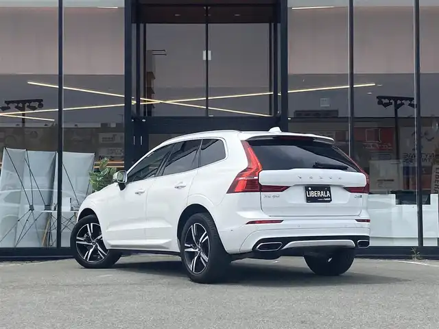 ボルボ ＸＣ６０ D4 AWD Rデザイン 福岡県 2019(令1)年 3.9万km クリスタルホワイトP ・サンルーフ/・クルーズコントロール/・純正HDDナビ/USB/Bluetooth/CD/DVD/・全方位カメラ/・ハーフレザーシート/シートヒーター/・前後ドライブレコーダー/・フルセグ/・ETC/・純正19AW/・パーキングアシスト/・アイドリングストップ/・スマートキー/・スペアキー/・フルフラットシート/・パワーシート/・レーンキープアシスト/・オートライト/・LEDライト/・保証書/・取扱説明書