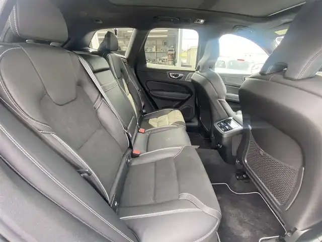 ボルボ ＸＣ６０ D4 AWD Rデザイン 福岡県 2019(令1)年 3.9万km クリスタルホワイトP ・サンルーフ/・クルーズコントロール/・純正HDDナビ/USB/Bluetooth/CD/DVD/・全方位カメラ/・ハーフレザーシート/シートヒーター/・前後ドライブレコーダー/・フルセグ/・ETC/・純正19AW/・パーキングアシスト/・アイドリングストップ/・スマートキー/・スペアキー/・フルフラットシート/・パワーシート/・レーンキープアシスト/・オートライト/・LEDライト/・保証書/・取扱説明書