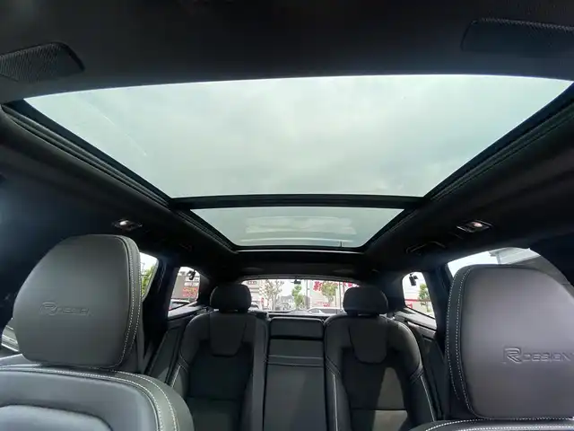 ボルボ ＸＣ６０ D4 AWD Rデザイン 福岡県 2019(令1)年 3.9万km クリスタルホワイトP ・サンルーフ/・クルーズコントロール/・純正HDDナビ/USB/Bluetooth/CD/DVD/・全方位カメラ/・ハーフレザーシート/シートヒーター/・前後ドライブレコーダー/・フルセグ/・ETC/・純正19AW/・パーキングアシスト/・アイドリングストップ/・スマートキー/・スペアキー/・フルフラットシート/・パワーシート/・レーンキープアシスト/・オートライト/・LEDライト/・保証書/・取扱説明書