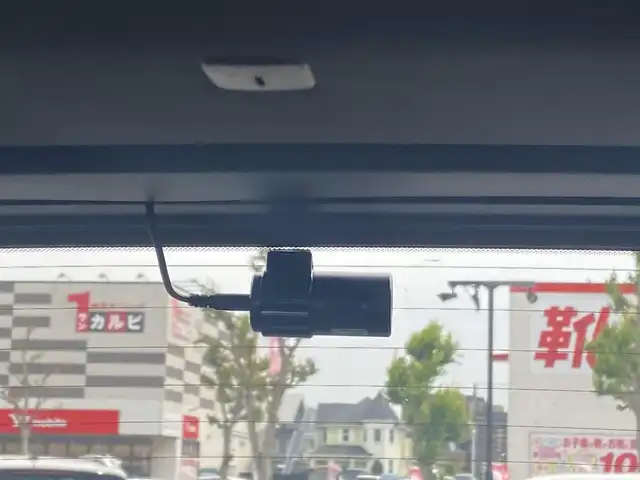 ボルボ ＸＣ６０ D4 AWD Rデザイン 福岡県 2019(令1)年 3.9万km クリスタルホワイトP ・サンルーフ/・クルーズコントロール/・純正HDDナビ/USB/Bluetooth/CD/DVD/・全方位カメラ/・ハーフレザーシート/シートヒーター/・前後ドライブレコーダー/・フルセグ/・ETC/・純正19AW/・パーキングアシスト/・アイドリングストップ/・スマートキー/・スペアキー/・フルフラットシート/・パワーシート/・レーンキープアシスト/・オートライト/・LEDライト/・保証書/・取扱説明書