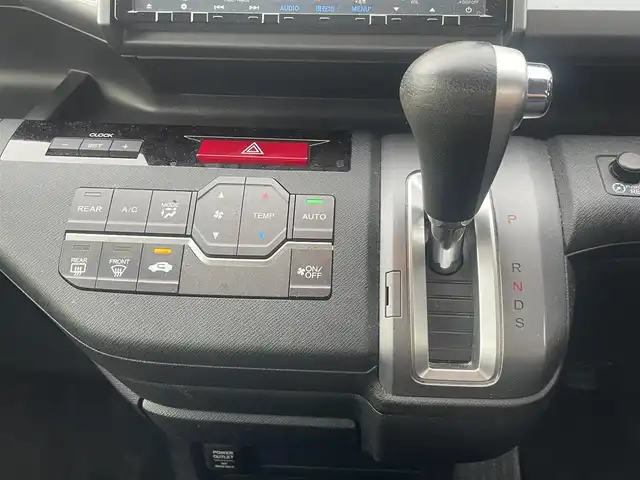 ホンダ ステップワゴン スパーダ パワーエディション 東京都 2013(平25)年 8.2万km ポリッシュドメタルメタリック (株)IDOMが運営する【じしゃロン昭島店】の自社ローン専用車両になります。こちらは現金またはオートローンご利用時の価格です。自社ローンご希望の方は別途その旨お申付け下さい/純正ナビ（ＳＤ・ＤＶＤ・ＴＶ）/バックカメラ/パワースライドドア/ETC/ウィンカーミラー/純正アルミホイール/純正フロアマット