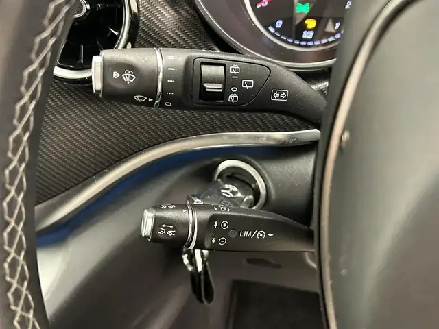 メルセデス・ベンツ Ｍ・ベンツ Ｖ２２０ d AVG EXTロング ブラックスイート 岡山県 2023(令5)年 3.2万km ロッククリスタルホワイト レーダーセーフティパッケージ/アクティブディスタンスアシスト・ディストロニック/レーンキーピングアシスト/ブラインドスポットアシスト/アクティブブレーキアシスト/パーキングパッケージ360°カメラシステム/パークトロニック/アダプティブハイビームアシスト・プラス/10.25インチメディアディスプレイ/地デジ/Burmesterサラウンドサウンドシステム/ナビ/冷蔵庫付きセンターコンソール/デジタルルームミラー/EASY-PACK自動開閉テールゲート/コンビニエンスオープニングクロージング機能/ブラックペイント19インチAMG7ツインスポークアルミホイール/AMGラインエクステリア/ナイトパッケージ/ブラックドアミラー/ブラックアクセントフロントグリル/ブラックアクセントフロントバンパー/ナッパーレザーシート/2列目エクスクルーシブシート/2列目フットレスト/3列目ベンチシート/アンビエントライト/シートベンチレーター(前席/2列目)/オプション色：ロッククリスタルホワイト/保証書/取説/スペアキー/記録簿