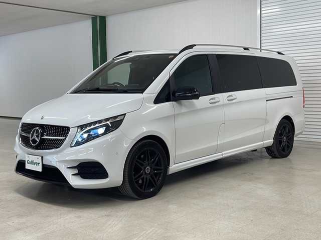 メルセデス・ベンツ Ｍ・ベンツ Ｖ２２０ d AVG EXTロング ブラックスイート 岡山県 2023(令5)年 3.2万km 白 純正メモリナビ（applecarplay/androidauto/bt/ラジオ/フルセグ）/全方位カメラ/ＥＴＣ/レーダー探知機/デジタルインナーミラー/ドライブレコーダー/前席（シートヒータ・エアシート・パワーシート）/冷蔵庫/前席ドリンクホルダー保温・保冷機能付き/衝突軽減システム/アクティブブレーキアシスト/ブラインドスポットモニター/アテンションアシスト/レーンキープアシスト/前後コーナーセンサー/両側パワースライドドア/パワーバックドア/後席エアコン/純正フロアマット/オートライト