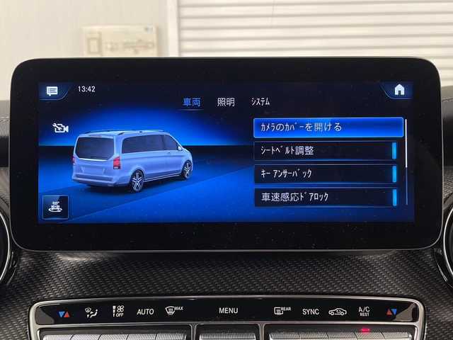 メルセデス・ベンツ Ｍ・ベンツ Ｖ２２０ d AVG EXTロング ブラックスイート 岡山県 2023(令5)年 3.2万km 白 純正メモリナビ（applecarplay/androidauto/bt/ラジオ/フルセグ）/全方位カメラ/ＥＴＣ/レーダー探知機/デジタルインナーミラー/ドライブレコーダー/前席（シートヒータ・エアシート・パワーシート）/冷蔵庫/前席ドリンクホルダー保温・保冷機能付き/衝突軽減システム/アクティブブレーキアシスト/ブラインドスポットモニター/アテンションアシスト/レーンキープアシスト/前後コーナーセンサー/両側パワースライドドア/パワーバックドア/後席エアコン/純正フロアマット/オートライト