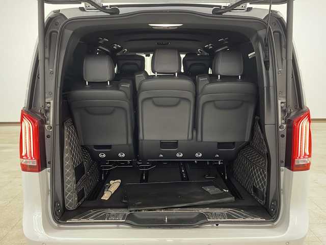 メルセデス・ベンツ Ｍ・ベンツ Ｖ２２０ d AVG EXTロング ブラックスイート 岡山県 2023(令5)年 3.2万km 白 純正メモリナビ（applecarplay/androidauto/bt/ラジオ/フルセグ）/全方位カメラ/ＥＴＣ/レーダー探知機/デジタルインナーミラー/ドライブレコーダー/前席（シートヒータ・エアシート・パワーシート）/冷蔵庫/前席ドリンクホルダー保温・保冷機能付き/衝突軽減システム/アクティブブレーキアシスト/ブラインドスポットモニター/アテンションアシスト/レーンキープアシスト/前後コーナーセンサー/両側パワースライドドア/パワーバックドア/後席エアコン/純正フロアマット/オートライト