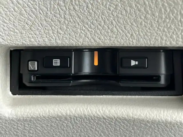 トヨタ シエンタ ハイブリッド X 静岡県 2018(平30)年 5.3万km シルバーM トヨタセーフティセンス/ケンウッドナビ/ワンセグＴＶ/ＣＤ再生/バックカメラ/ＥＴＣ/ＬＤＡ/オートハイビーム/プリクラッシュ/オートエアコン/ドアバイザー/片側電動スライドドア/ハロゲンヘッドライト