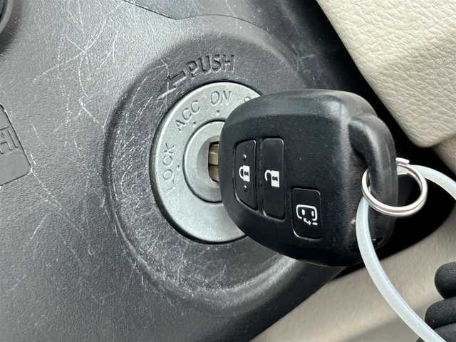 トヨタ シエンタ ハイブリッド X 静岡県 2018(平30)年 5.3万km シルバーM トヨタセーフティセンス/ケンウッドナビ/ワンセグＴＶ/ＣＤ再生/バックカメラ/ＥＴＣ/ＬＤＡ/オートハイビーム/プリクラッシュ/オートエアコン/ドアバイザー/片側電動スライドドア/ハロゲンヘッドライト