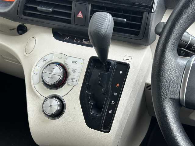 トヨタ シエンタ ハイブリッド X 静岡県 2018(平30)年 5.3万km シルバーM トヨタセーフティセンス/ケンウッドナビ/ワンセグＴＶ/ＣＤ再生/バックカメラ/ＥＴＣ/ＬＤＡ/オートハイビーム/プリクラッシュ/オートエアコン/ドアバイザー/片側電動スライドドア/ハロゲンヘッドライト