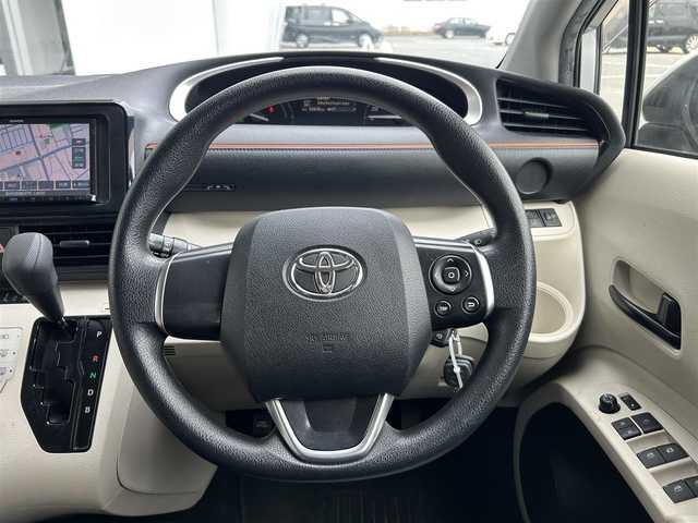 トヨタ シエンタ ハイブリッド X 静岡県 2018(平30)年 5.3万km シルバーM トヨタセーフティセンス/ケンウッドナビ/ワンセグＴＶ/ＣＤ再生/バックカメラ/ＥＴＣ/ＬＤＡ/オートハイビーム/プリクラッシュ/オートエアコン/ドアバイザー/片側電動スライドドア/ハロゲンヘッドライト