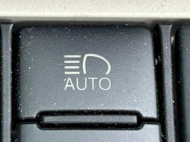 トヨタ シエンタ ハイブリッド X 静岡県 2018(平30)年 5.3万km シルバーM トヨタセーフティセンス/ケンウッドナビ/ワンセグＴＶ/ＣＤ再生/バックカメラ/ＥＴＣ/ＬＤＡ/オートハイビーム/プリクラッシュ/オートエアコン/ドアバイザー/片側電動スライドドア/ハロゲンヘッドライト