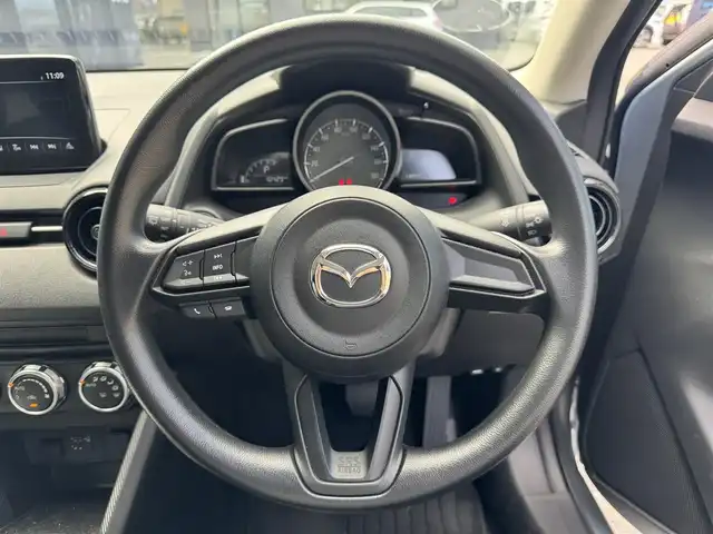 マツダ マツダ２ 15S スマートエディション 滋賀県 2020(令2)年 1.1万km ソニックシルバーM 純正7インチナビ/【Bluetooth/USB】/全方位カメラ/レーンキープアシスト/クリアランスソナー/衝突軽減ブレーキ/ブラインドスポットモニター/LEDヘッドライト/前後ドライブレコーダー/ETC/純正フロアマット/プッシュスタート/スマートキー/ステアリングリモコン