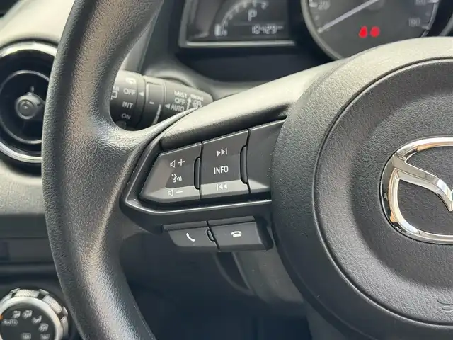 マツダ マツダ２ 15S スマートエディション 滋賀県 2020(令2)年 1.1万km ソニックシルバーM 純正7インチナビ/【Bluetooth/USB】/全方位カメラ/レーンキープアシスト/クリアランスソナー/衝突軽減ブレーキ/ブラインドスポットモニター/LEDヘッドライト/前後ドライブレコーダー/ETC/純正フロアマット/プッシュスタート/スマートキー/ステアリングリモコン