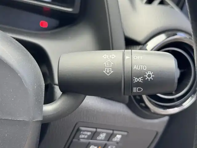 マツダ マツダ２ 15S スマートエディション 滋賀県 2020(令2)年 1.1万km ソニックシルバーM 純正7インチナビ/【Bluetooth/USB】/全方位カメラ/レーンキープアシスト/クリアランスソナー/衝突軽減ブレーキ/ブラインドスポットモニター/LEDヘッドライト/前後ドライブレコーダー/ETC/純正フロアマット/プッシュスタート/スマートキー/ステアリングリモコン