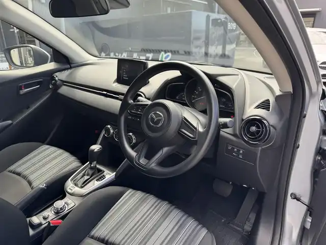 マツダ マツダ２ 15S スマートエディション 滋賀県 2020(令2)年 1.1万km ソニックシルバーM 純正7インチナビ/【Bluetooth/USB】/全方位カメラ/レーンキープアシスト/クリアランスソナー/衝突軽減ブレーキ/ブラインドスポットモニター/LEDヘッドライト/前後ドライブレコーダー/ETC/純正フロアマット/プッシュスタート/スマートキー/ステアリングリモコン