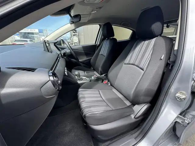 マツダ マツダ２ 15S スマートエディション 滋賀県 2020(令2)年 1.1万km ソニックシルバーM 純正7インチナビ/【Bluetooth/USB】/全方位カメラ/レーンキープアシスト/クリアランスソナー/衝突軽減ブレーキ/ブラインドスポットモニター/LEDヘッドライト/前後ドライブレコーダー/ETC/純正フロアマット/プッシュスタート/スマートキー/ステアリングリモコン