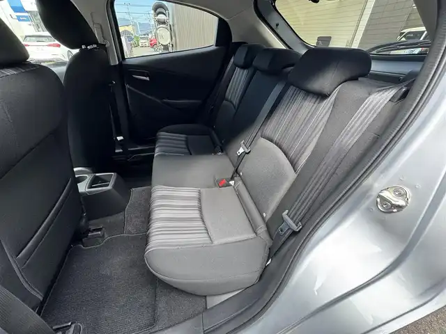 マツダ マツダ２ 15S スマートエディション 滋賀県 2020(令2)年 1.1万km ソニックシルバーM 純正7インチナビ/【Bluetooth/USB】/全方位カメラ/レーンキープアシスト/クリアランスソナー/衝突軽減ブレーキ/ブラインドスポットモニター/LEDヘッドライト/前後ドライブレコーダー/ETC/純正フロアマット/プッシュスタート/スマートキー/ステアリングリモコン