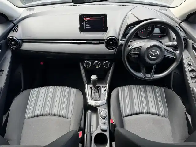 マツダ マツダ２ 15S スマートエディション 滋賀県 2020(令2)年 1.1万km ソニックシルバーM 純正7インチナビ/【Bluetooth/USB】/全方位カメラ/レーンキープアシスト/クリアランスソナー/衝突軽減ブレーキ/ブラインドスポットモニター/LEDヘッドライト/前後ドライブレコーダー/ETC/純正フロアマット/プッシュスタート/スマートキー/ステアリングリモコン