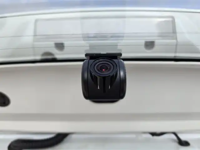 スズキ ソリオ HV MZ 鹿児島県 2021(令3)年 4万km ピュアホワイトP アダプティブクルーズコントロール　/純正オプション１０インチＳＤナビ　/全方位モニター　/Ｂｌｕｅｔｏｏｔｈオーディオ　/フルセグテレビ/カラーヘッドアップディスプレイ　/Ｄ＋Ｎ席シートヒーター　/スズキセーフティサポート/両側パワースライドドア/前後純正ドライブレコーダー/前後コーナーセンサー/横滑り防止装置/レーンキープアシスト/純正アルミホイール(15インチ)/プッシュスタート/スマートキー/エアバッグ(W+サイド)