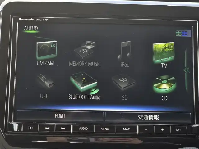 スズキ ソリオ HV MZ 鹿児島県 2021(令3)年 4万km ピュアホワイトP アダプティブクルーズコントロール　/純正オプション１０インチＳＤナビ　/全方位モニター　/Ｂｌｕｅｔｏｏｔｈオーディオ　/フルセグテレビ/カラーヘッドアップディスプレイ　/Ｄ＋Ｎ席シートヒーター　/スズキセーフティサポート/両側パワースライドドア/前後純正ドライブレコーダー/前後コーナーセンサー/横滑り防止装置/レーンキープアシスト/純正アルミホイール(15インチ)/プッシュスタート/スマートキー/エアバッグ(W+サイド)