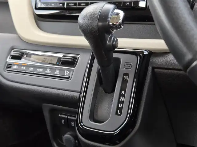 スズキ ソリオ HV MZ 鹿児島県 2021(令3)年 4万km ピュアホワイトP アダプティブクルーズコントロール　/純正オプション１０インチＳＤナビ　/全方位モニター　/Ｂｌｕｅｔｏｏｔｈオーディオ　/フルセグテレビ/カラーヘッドアップディスプレイ　/Ｄ＋Ｎ席シートヒーター　/スズキセーフティサポート/両側パワースライドドア/前後純正ドライブレコーダー/前後コーナーセンサー/横滑り防止装置/レーンキープアシスト/純正アルミホイール(15インチ)/プッシュスタート/スマートキー/エアバッグ(W+サイド)