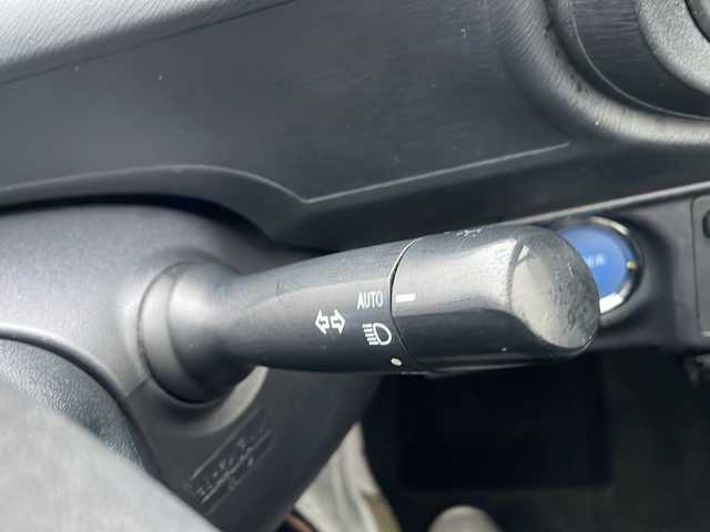 トヨタ アクア S 三重県 2013(平25)年 16.3万km スーパーホワイトⅡ 純正ナビ/バックカメラ/ETC/電動格納ウィンカーミラー/ヘッドライトレベライザー/オートライト/禁煙車