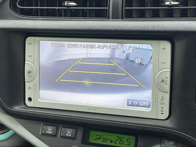 トヨタ アクア S 三重県 2013(平25)年 16.3万km スーパーホワイトⅡ 純正ナビ/バックカメラ/ETC/電動格納ウィンカーミラー/ヘッドライトレベライザー/オートライト/禁煙車