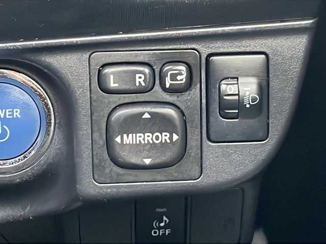 トヨタ アクア S 三重県 2013(平25)年 16.3万km スーパーホワイトⅡ 純正ナビ/バックカメラ/ETC/電動格納ウィンカーミラー/ヘッドライトレベライザー/オートライト/禁煙車