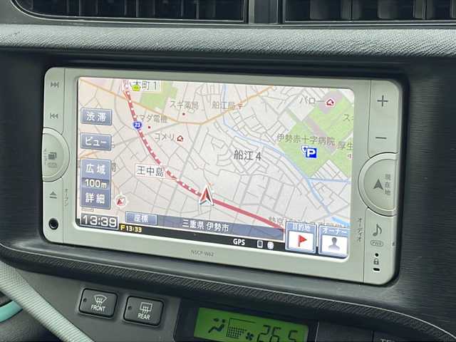 トヨタ アクア S 三重県 2013(平25)年 16.3万km スーパーホワイトⅡ 純正ナビ/バックカメラ/ETC/電動格納ウィンカーミラー/ヘッドライトレベライザー/オートライト/禁煙車