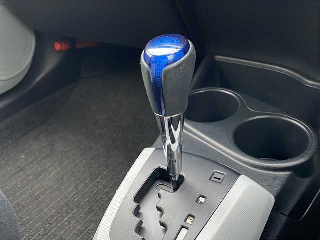 トヨタ アクア S 三重県 2013(平25)年 16.3万km スーパーホワイトⅡ 純正ナビ/バックカメラ/ETC/電動格納ウィンカーミラー/ヘッドライトレベライザー/オートライト/禁煙車