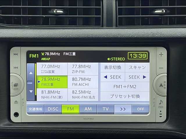 トヨタ アクア S 三重県 2013(平25)年 16.3万km スーパーホワイトⅡ 純正ナビ/バックカメラ/ETC/電動格納ウィンカーミラー/ヘッドライトレベライザー/オートライト/禁煙車