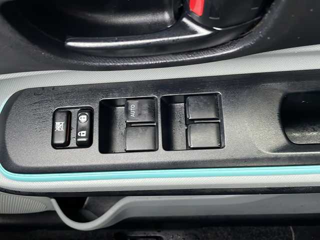 トヨタ アクア S 三重県 2013(平25)年 16.3万km スーパーホワイトⅡ 純正ナビ/バックカメラ/ETC/電動格納ウィンカーミラー/ヘッドライトレベライザー/オートライト/禁煙車