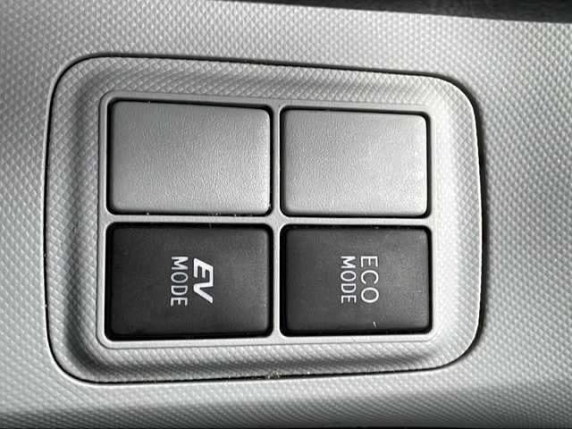 トヨタ アクア S 三重県 2013(平25)年 16.3万km スーパーホワイトⅡ 純正ナビ/バックカメラ/ETC/電動格納ウィンカーミラー/ヘッドライトレベライザー/オートライト/禁煙車