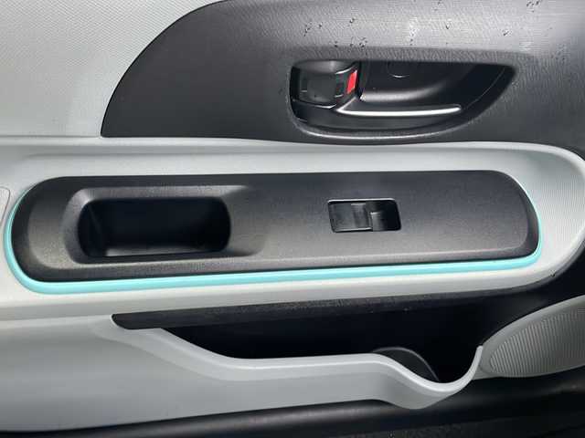 トヨタ アクア S 三重県 2013(平25)年 16.3万km スーパーホワイトⅡ 純正ナビ/バックカメラ/ETC/電動格納ウィンカーミラー/ヘッドライトレベライザー/オートライト/禁煙車