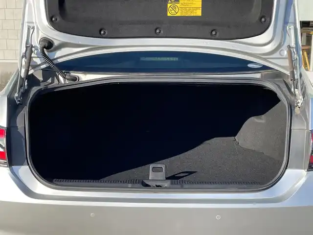 トヨタ クラウン ハイブリッド RS アドバンス 宮崎県 2018(平30)年 6.9万km プレシャスシルバー フルセグ純正ナビ/（BT）（DVD再生機能付き）/アイドリングストップ/プッシュスタート/クルーズコントロール/パワーステアリング/パーキングアシスト/パワーウィンドウ/MTモード付AT/（パドルシフト有り）/パワーシート/（Dシートメモリー付き）/純正アルミホイール/純正LEDヘッドライト/エアバックW/コーナーセンサー/純正フロアマット/ドライブレコーダー/レザーシート/オートライト/盗難防止装置/横滑り防止装置/ABS