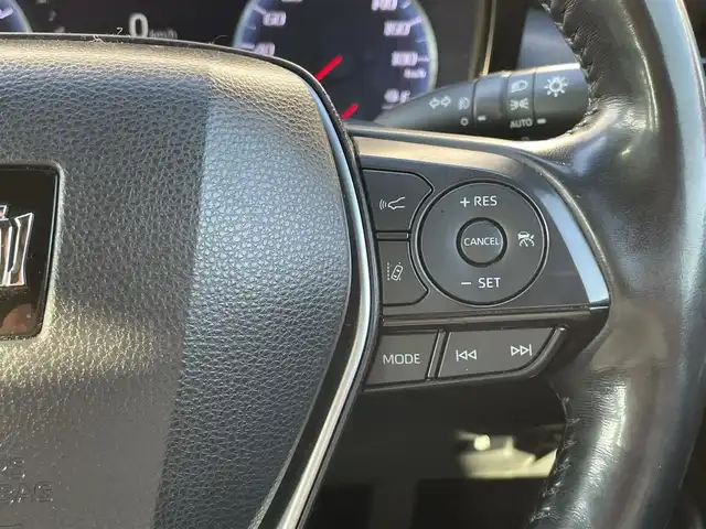 トヨタ クラウン ハイブリッド RS アドバンス 宮崎県 2018(平30)年 6.9万km プレシャスシルバー フルセグ純正ナビ/（BT）（DVD再生機能付き）/アイドリングストップ/プッシュスタート/クルーズコントロール/パワーステアリング/パーキングアシスト/パワーウィンドウ/MTモード付AT/（パドルシフト有り）/パワーシート/（Dシートメモリー付き）/純正アルミホイール/純正LEDヘッドライト/エアバックW/コーナーセンサー/純正フロアマット/ドライブレコーダー/レザーシート/オートライト/盗難防止装置/横滑り防止装置/ABS