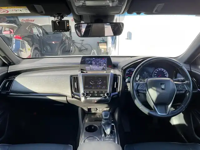 トヨタ クラウン ハイブリッド RS アドバンス 宮崎県 2018(平30)年 6.9万km プレシャスシルバー フルセグ純正ナビ/（BT）（DVD再生機能付き）/アイドリングストップ/プッシュスタート/クルーズコントロール/パワーステアリング/パーキングアシスト/パワーウィンドウ/MTモード付AT/（パドルシフト有り）/パワーシート/（Dシートメモリー付き）/純正アルミホイール/純正LEDヘッドライト/エアバックW/コーナーセンサー/純正フロアマット/ドライブレコーダー/レザーシート/オートライト/盗難防止装置/横滑り防止装置/ABS