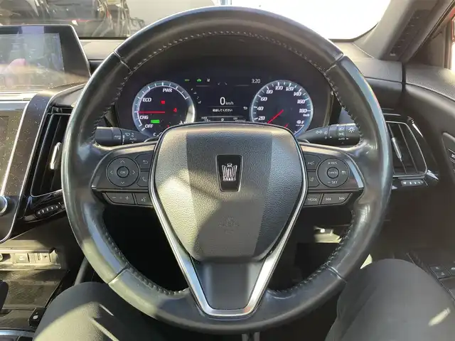 トヨタ クラウン ハイブリッド RS アドバンス 宮崎県 2018(平30)年 6.9万km プレシャスシルバー フルセグ純正ナビ/（BT）（DVD再生機能付き）/アイドリングストップ/プッシュスタート/クルーズコントロール/パワーステアリング/パーキングアシスト/パワーウィンドウ/MTモード付AT/（パドルシフト有り）/パワーシート/（Dシートメモリー付き）/純正アルミホイール/純正LEDヘッドライト/エアバックW/コーナーセンサー/純正フロアマット/ドライブレコーダー/レザーシート/オートライト/盗難防止装置/横滑り防止装置/ABS