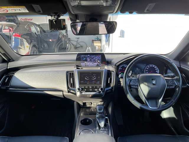 トヨタ クラウン ハイブリッド RS アドバンス 福井県 2018(平30)年 6.9万km プレシャスシルバー フルセグ純正ナビ/（BT）（DVD再生機能付き）/アイドリングストップ/プッシュスタート/クルーズコントロール/パワーステアリング/パーキングアシスト/パワーウィンドウ/MTモード付AT/（パドルシフト有り）/パワーシート/（Dシートメモリー付き）/純正アルミホイール/純正LEDヘッドライト/エアバックW/コーナーセンサー/純正フロアマット/ドライブレコーダー/レザーシート/オートライト/盗難防止装置/横滑り防止装置/ABS