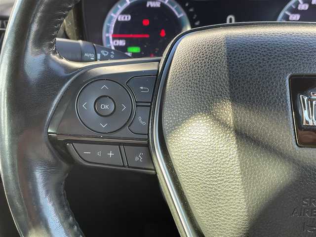 トヨタ クラウン ハイブリッド RS アドバンス 福井県 2018(平30)年 6.9万km プレシャスシルバー フルセグ純正ナビ/（BT）（DVD再生機能付き）/アイドリングストップ/プッシュスタート/クルーズコントロール/パワーステアリング/パーキングアシスト/パワーウィンドウ/MTモード付AT/（パドルシフト有り）/パワーシート/（Dシートメモリー付き）/純正アルミホイール/純正LEDヘッドライト/エアバックW/コーナーセンサー/純正フロアマット/ドライブレコーダー/レザーシート/オートライト/盗難防止装置/横滑り防止装置/ABS