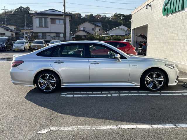 トヨタ クラウン ハイブリッド RS アドバンス 福井県 2018(平30)年 6.9万km プレシャスシルバー フルセグ純正ナビ/（BT）（DVD再生機能付き）/アイドリングストップ/プッシュスタート/クルーズコントロール/パワーステアリング/パーキングアシスト/パワーウィンドウ/MTモード付AT/（パドルシフト有り）/パワーシート/（Dシートメモリー付き）/純正アルミホイール/純正LEDヘッドライト/エアバックW/コーナーセンサー/純正フロアマット/ドライブレコーダー/レザーシート/オートライト/盗難防止装置/横滑り防止装置/ABS
