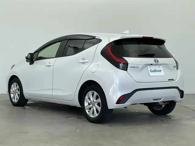 トヨタ アクア Z 富山県 2022(令4)年 4.3万km プラチナホワイトパールマイカ 純正10.5型ディスプレイオーディオ（AM/FM/BT/USB）/全方位カメラ/前後ドライブレコーダー/ETC/ブラインドスポットモニター/衝突被害軽減システム/レーダークルーズコントロール/レーンキープアシスト/コーナーセンサー/横滑り防止装置/アイドリングストップ/純正アルミホイール/オートLEDライト/オートマチックハイビーム/フォグライト/革巻きステアリング/ステアリングスイッチ/スマートキー/スペアキー