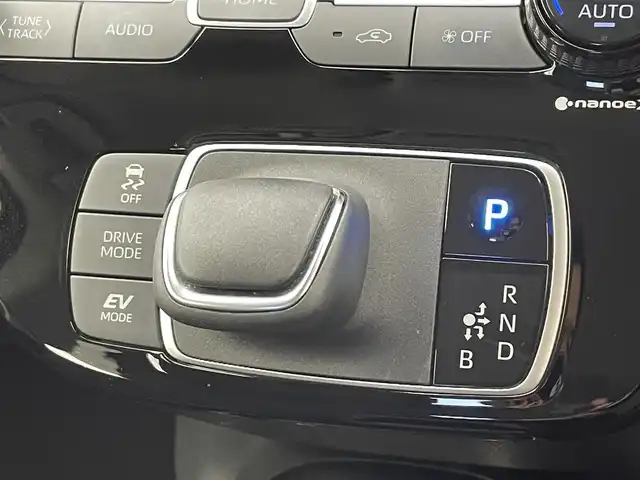 トヨタ アクア Z 富山県 2022(令4)年 4.3万km プラチナホワイトパールマイカ 純正10.5型ディスプレイオーディオ（AM/FM/BT/USB）/全方位カメラ/前後ドライブレコーダー/ETC/ブラインドスポットモニター/衝突被害軽減システム/レーダークルーズコントロール/レーンキープアシスト/コーナーセンサー/横滑り防止装置/アイドリングストップ/純正アルミホイール/オートLEDライト/オートマチックハイビーム/フォグライト/革巻きステアリング/ステアリングスイッチ/スマートキー/スペアキー