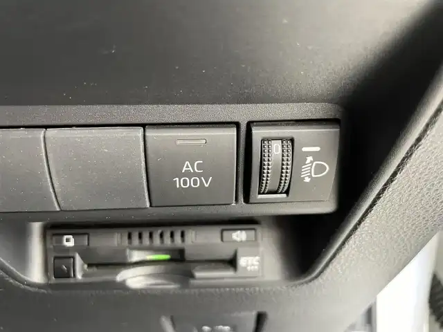 トヨタ アクア Z 富山県 2022(令4)年 4.3万km プラチナホワイトパールマイカ 純正10.5型ディスプレイオーディオ（AM/FM/BT/USB）/全方位カメラ/前後ドライブレコーダー/ETC/ブラインドスポットモニター/衝突被害軽減システム/レーダークルーズコントロール/レーンキープアシスト/コーナーセンサー/横滑り防止装置/アイドリングストップ/純正アルミホイール/オートLEDライト/オートマチックハイビーム/フォグライト/革巻きステアリング/ステアリングスイッチ/スマートキー/スペアキー