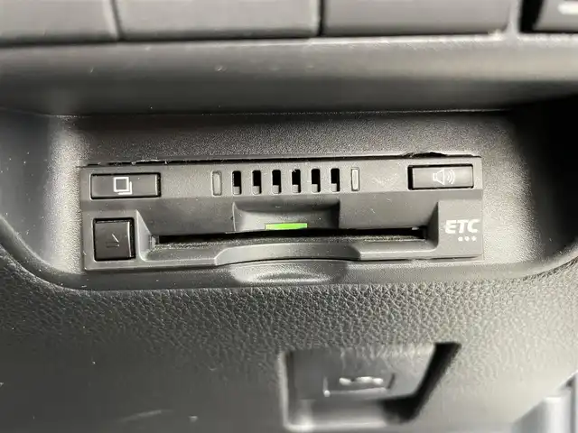 トヨタ アクア Z 富山県 2022(令4)年 4.3万km プラチナホワイトパールマイカ 純正10.5型ディスプレイオーディオ（AM/FM/BT/USB）/全方位カメラ/前後ドライブレコーダー/ETC/ブラインドスポットモニター/衝突被害軽減システム/レーダークルーズコントロール/レーンキープアシスト/コーナーセンサー/横滑り防止装置/アイドリングストップ/純正アルミホイール/オートLEDライト/オートマチックハイビーム/フォグライト/革巻きステアリング/ステアリングスイッチ/スマートキー/スペアキー