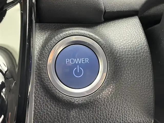 トヨタ アクア Z 富山県 2022(令4)年 4.3万km プラチナホワイトパールマイカ 純正10.5型ディスプレイオーディオ（AM/FM/BT/USB）/全方位カメラ/前後ドライブレコーダー/ETC/ブラインドスポットモニター/衝突被害軽減システム/レーダークルーズコントロール/レーンキープアシスト/コーナーセンサー/横滑り防止装置/アイドリングストップ/純正アルミホイール/オートLEDライト/オートマチックハイビーム/フォグライト/革巻きステアリング/ステアリングスイッチ/スマートキー/スペアキー